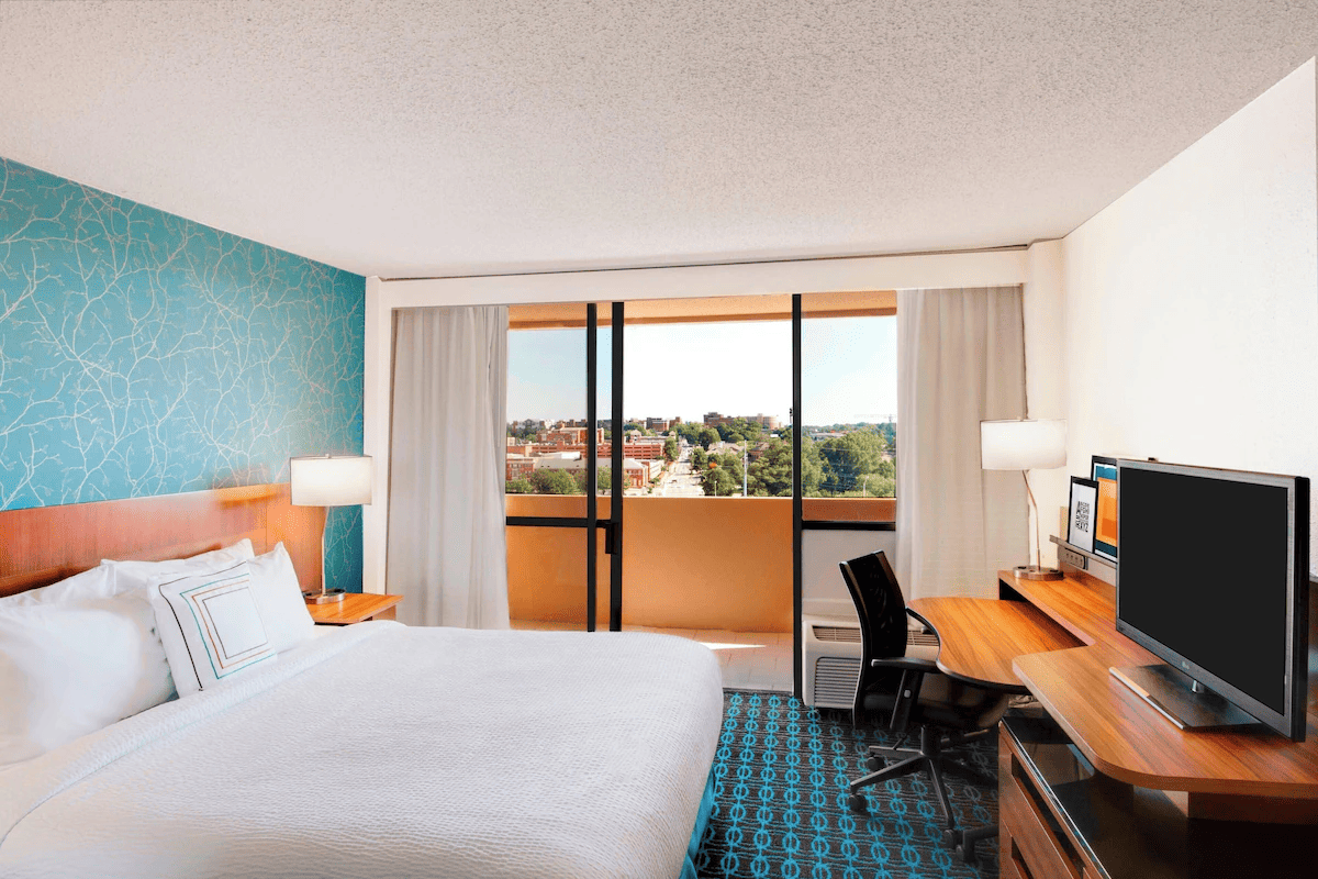 Fairfield Inn & Suites Charlotte Uptown room
